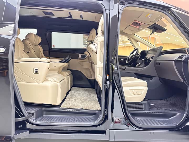 Toyota Alphard, 2024 — фото 7 из 9