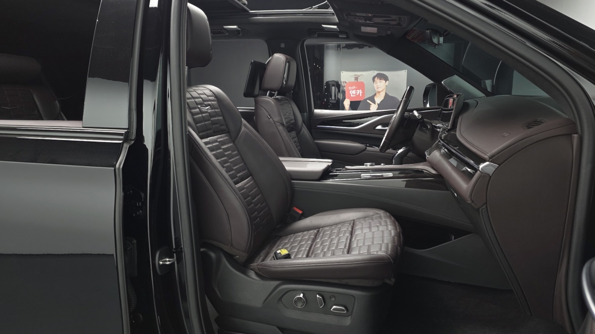 Cadillac Escalade, 2023 — фото 10 из 12