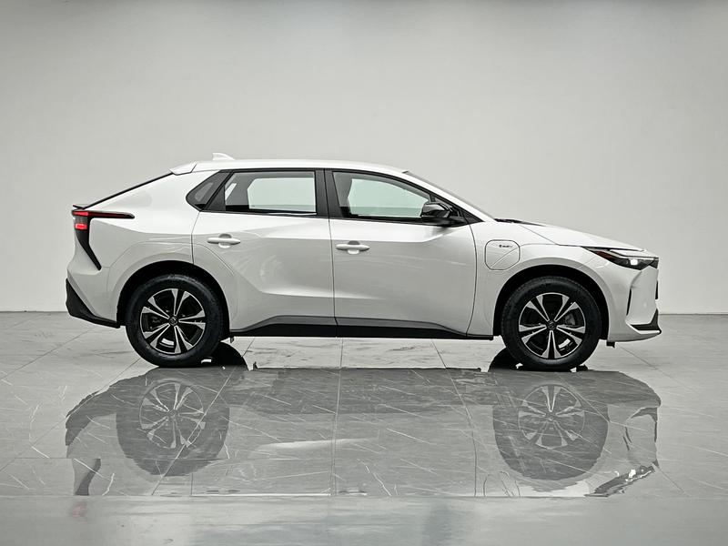 Toyota bZ4X Platinum, 2026 — фото 8 из 12