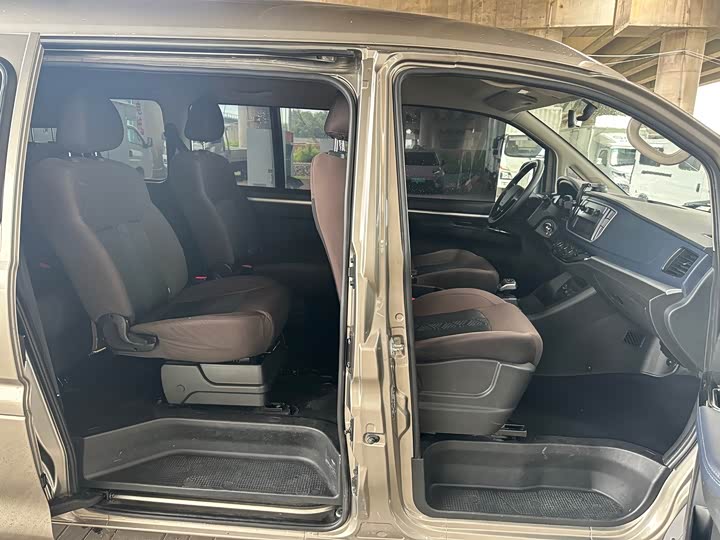 Dongfeng Forthing Lingzhi M5 EV, 2025 — фото 7 из 9