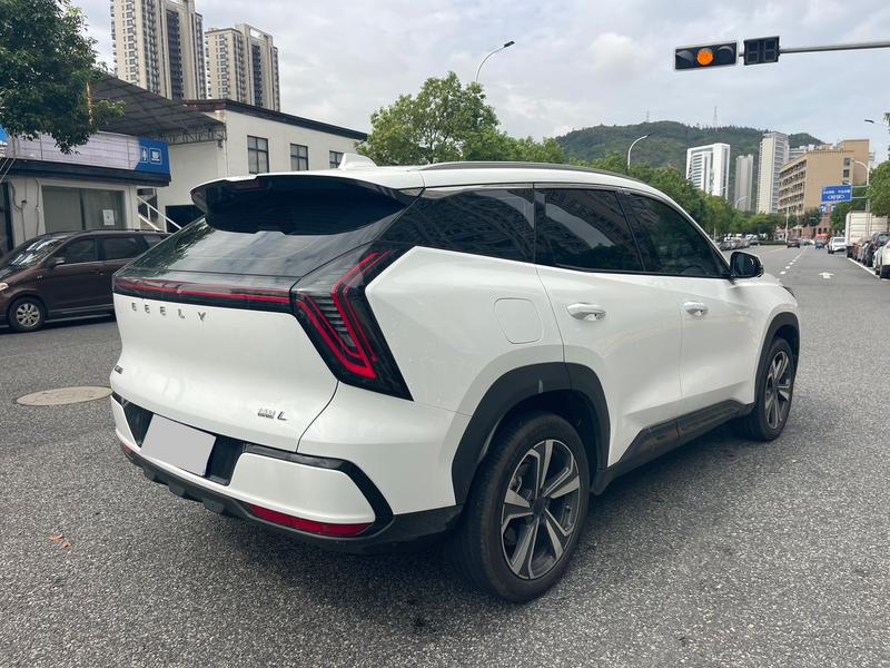 Geely Atlas L, 2025 — фото 7 из 12