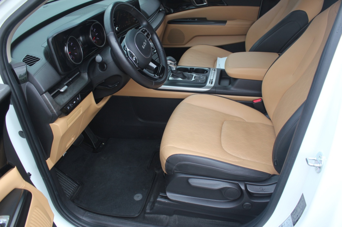 Kia Carnival, 2023 — фото 8 из 12