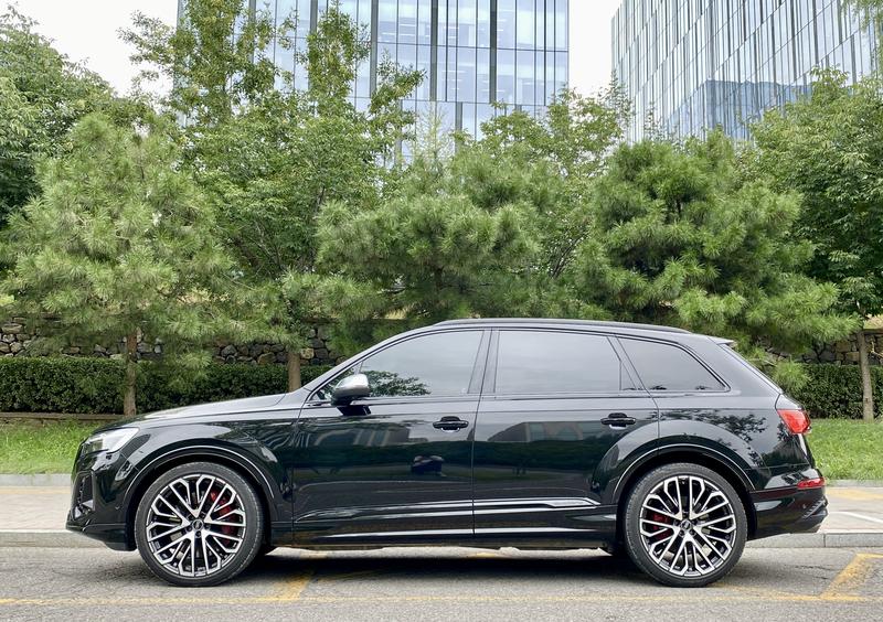 Audi SQ7, 2025 — фото 3 из 12