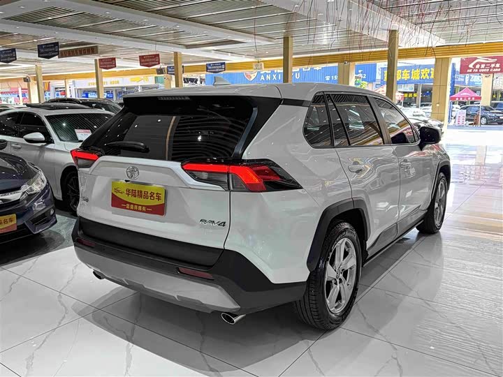 Toyota RAV4, 2023 — фото 4 из 9