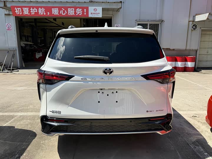 Toyota Granvia, 2025 — фото 5 из 9
