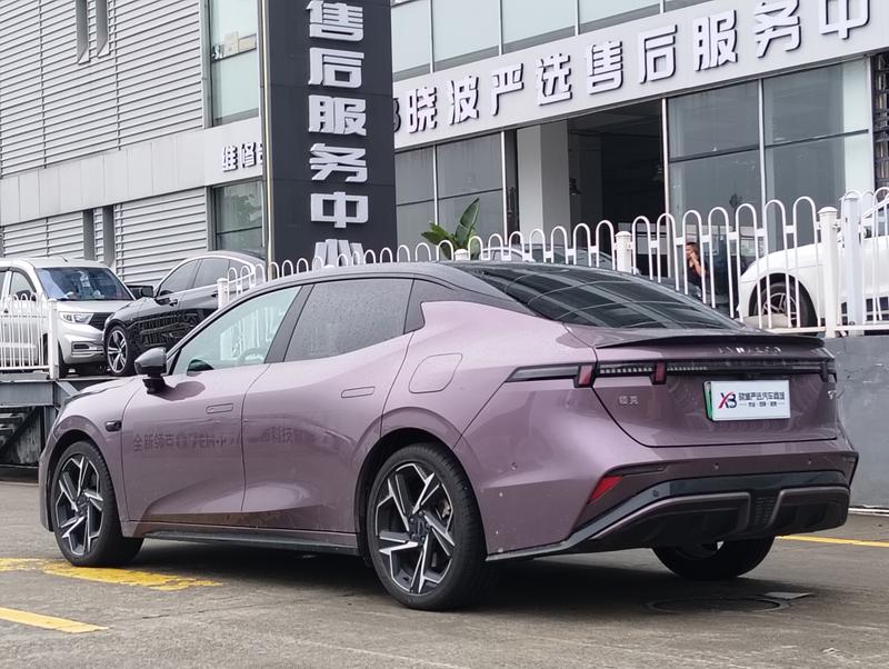 Lynk & Co 07 EM-P Hybrid, 2025 — фото 5 из 12