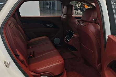 Bentley Bentayga, 2025 — фото 6 из 8