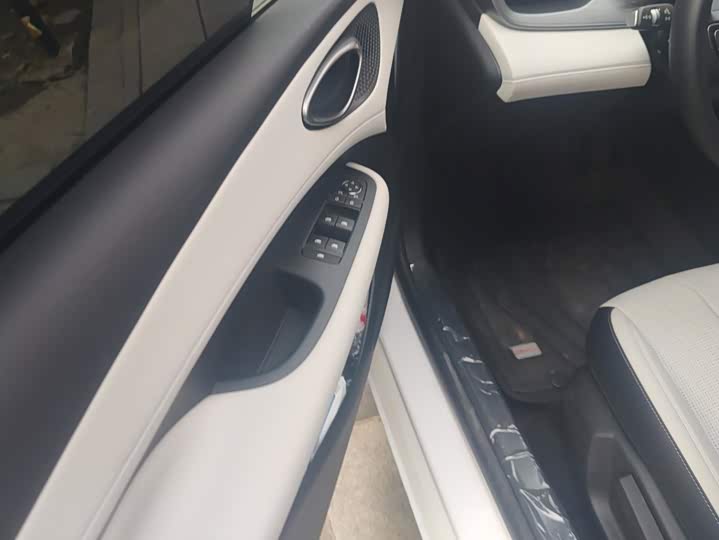 BYD Seal 05 DM-i Hybrid, 2026 — фото 7 из 9