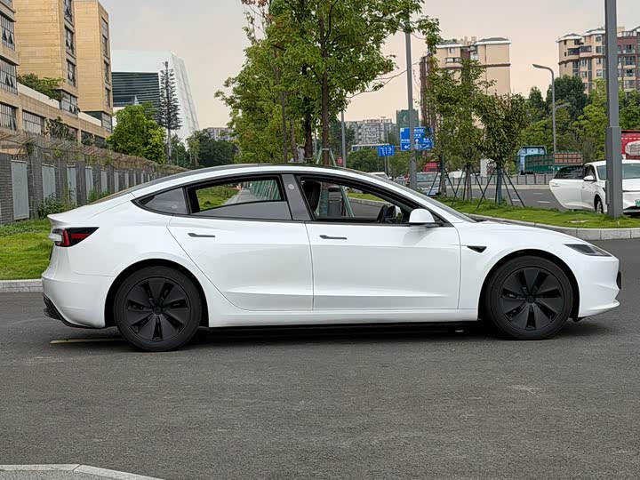 Tesla Model 3, 2026 — фото 4 из 9