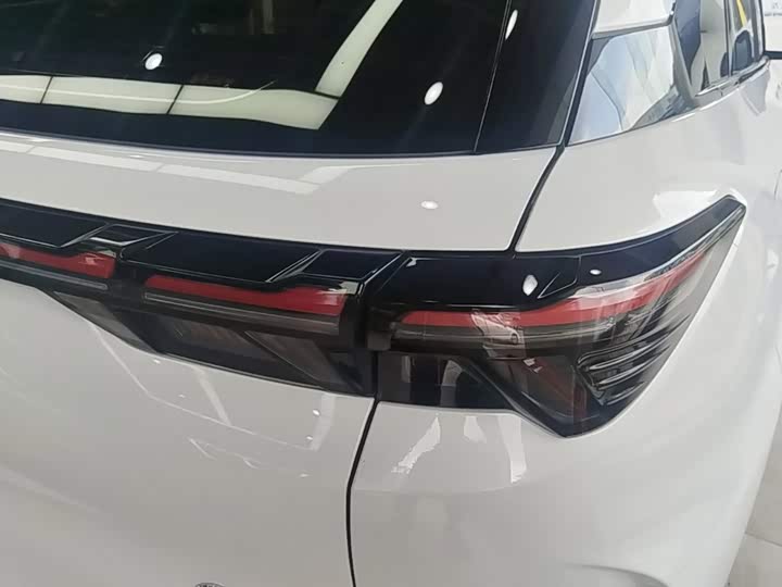 BAIC Arcfox Alpha T5, 2025 — фото 8 из 9