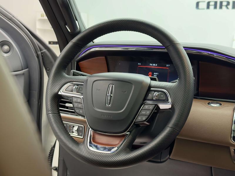 Lincoln Navigator, 2023 — фото 8 из 12