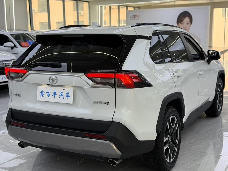 Toyota RAV4, 2023 — фото 6 из 11