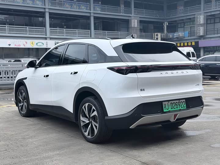 BAIC Arcfox Alpha T5, 2024 — фото 4 из 9