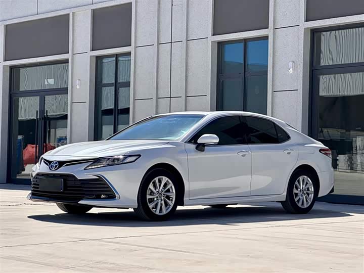 Toyota Camry, 2022 — фото 2 из 12