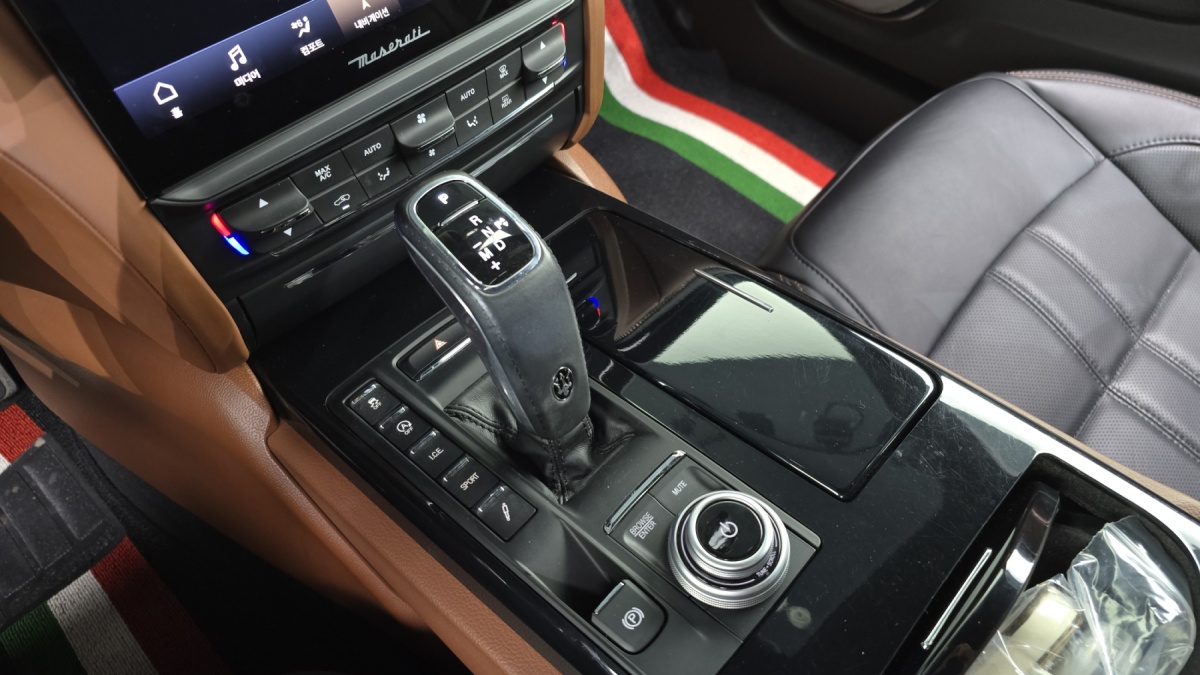 Maserati Quattroporte, 2022 — фото 9 из 12