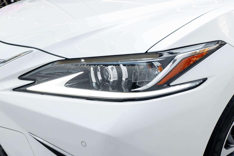 Lexus ES, 2023 — фото 8 из 12
