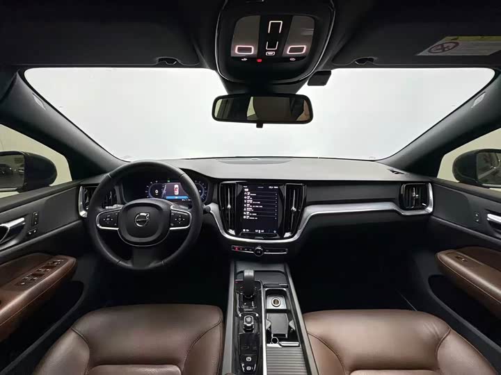 Volvo S60, 2023 — фото 4 из 9