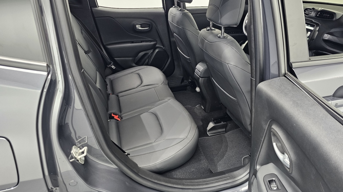 Jeep Renegade, 2023 — фото 10 из 12