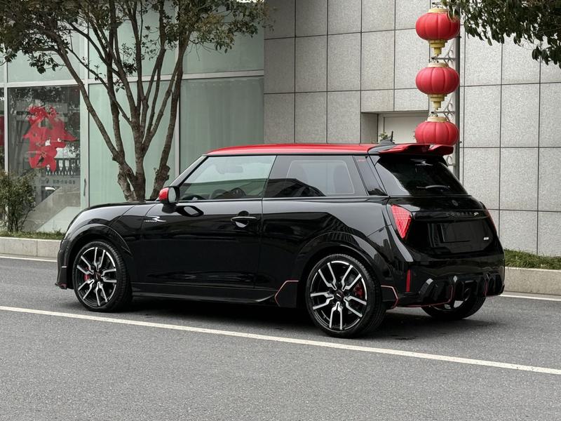 Mini Mini JCW, 2024 — фото 4 из 12