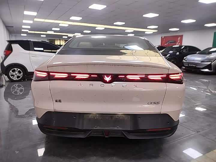 BAIC Arcfox Alpha S5, 2024 — фото 6 из 9