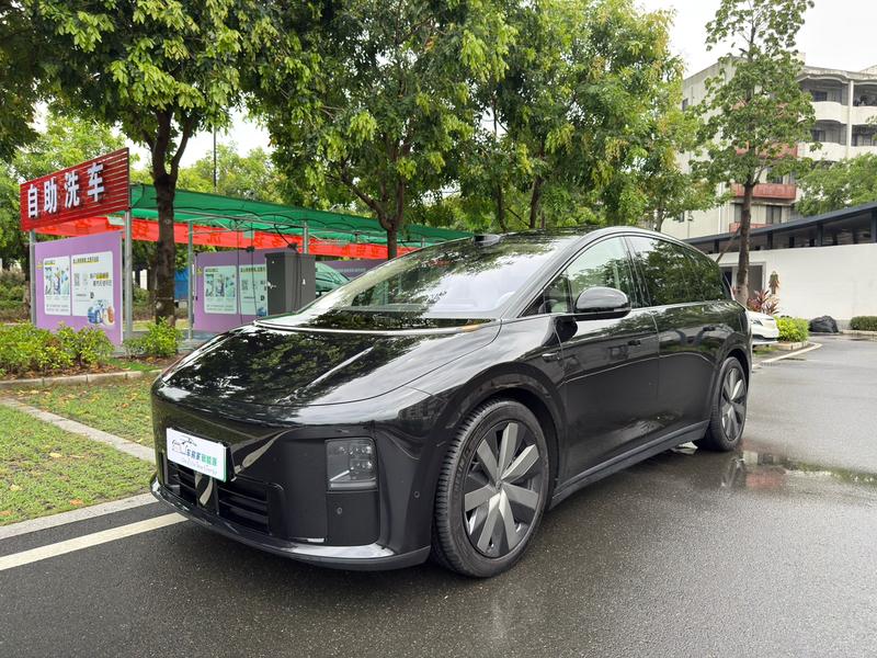 LiXiang i8, 2025 — купить в Санкт-Петербурге под ключ