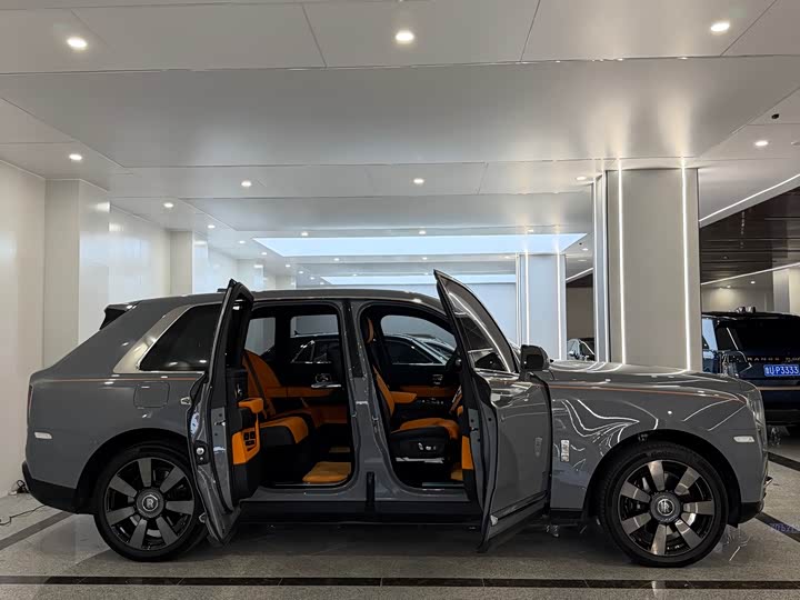 Rolls-Royce Cullinan, 2022 — фото 2 из 9