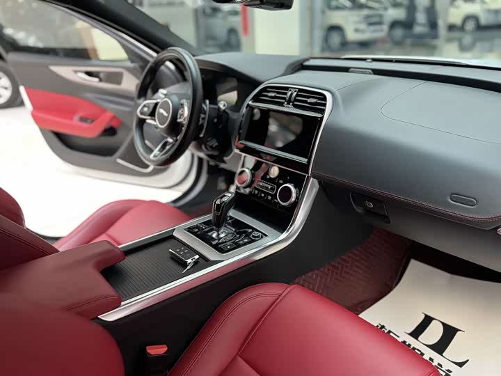 Jaguar XE L, 2022 — фото 8 из 9