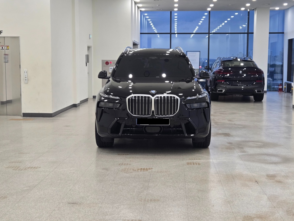 BMW X7, 2025 — фото 3 из 12