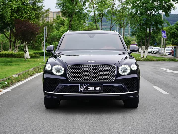 Bentley Bentayga, 2022 — фото 2 из 9