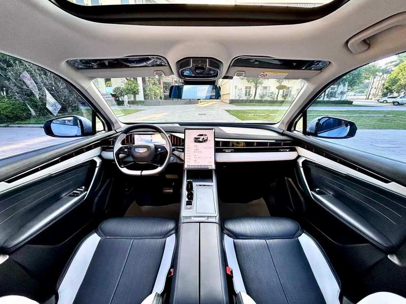 Geely Atlas L, 2024 — фото 8 из 11