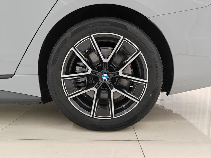 BMW i4, 2025 — фото 11 из 12