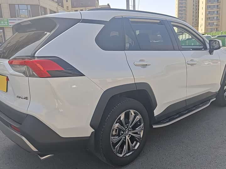 Toyota RAV4, 2024 — фото 7 из 9
