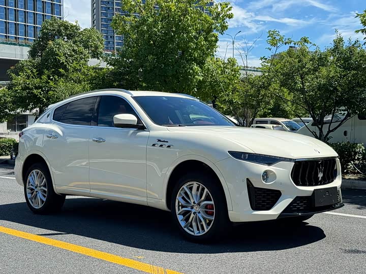 Maserati Levante, 2022 — фото 3 из 9