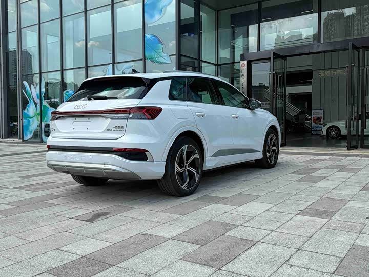 Audi Q4 e-tron, 2024 — фото 4 из 9