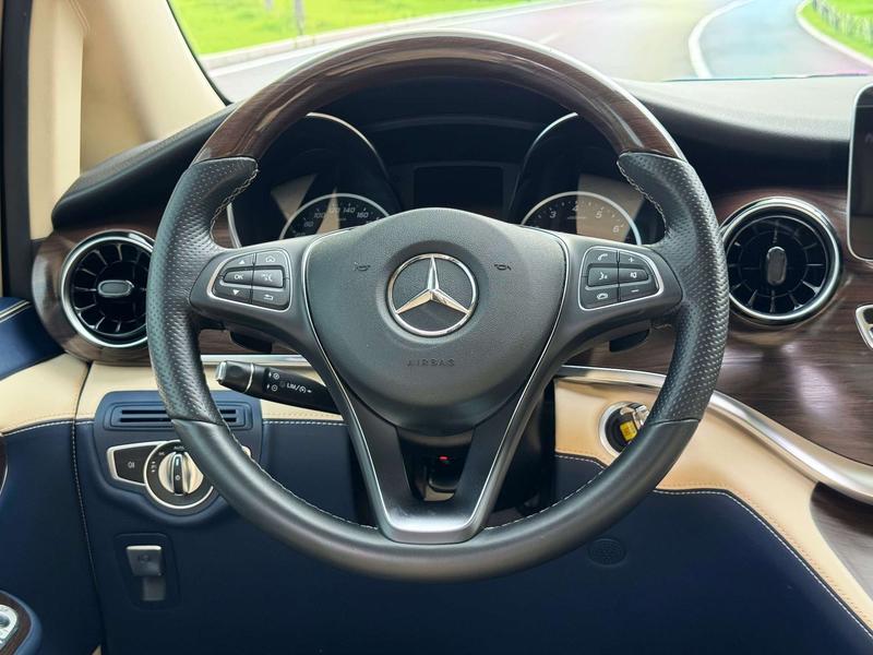 Mercedes-Benz V-Class, 2022 — фото 12 из 12