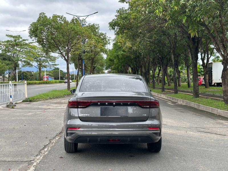 Geely Emgrand, 2025 — фото 5 из 10