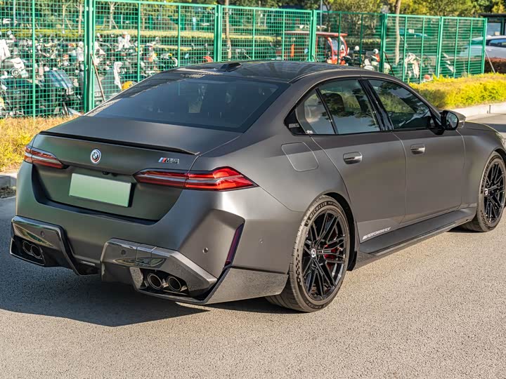 BMW M5 Hybrid, 2025 — фото 4 из 9