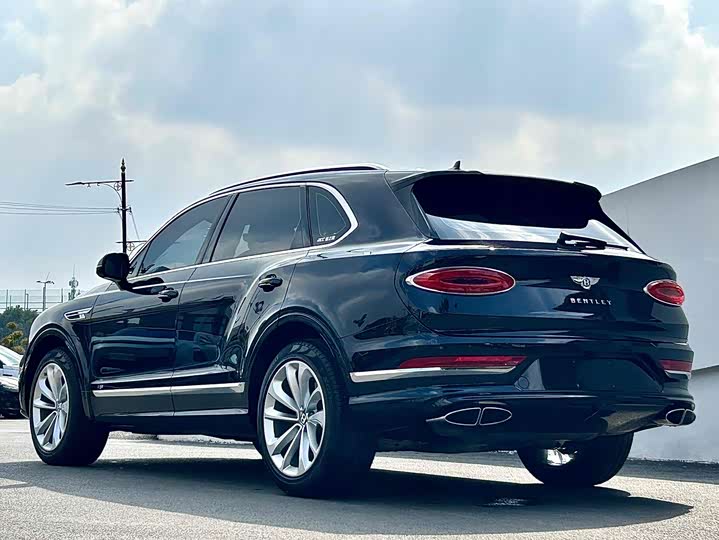 Bentley Bentayga, 2021 — фото 2 из 9