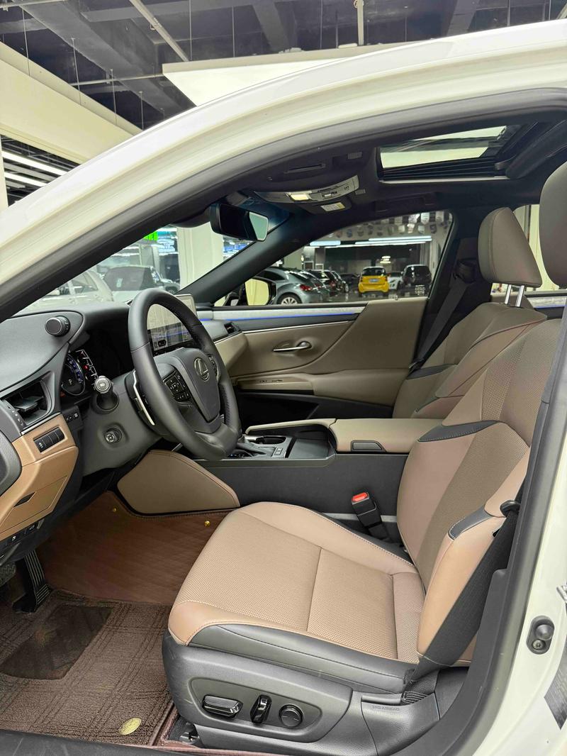 Lexus ES, 2025 — фото 11 из 12