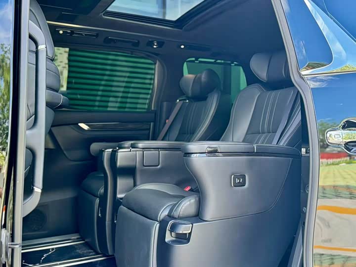 Lexus LM, 2022 — фото 8 из 9