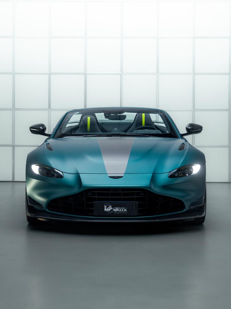 Aston Martin V8 Vantage, 2022 — фото 2 из 12
