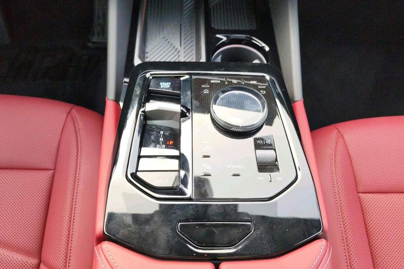 BMW i5, 2025 — фото 7 из 9