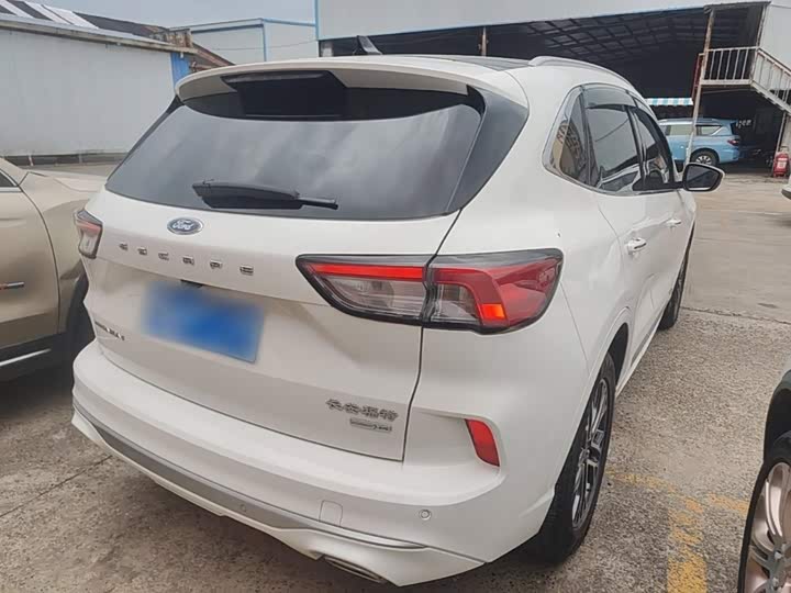 Ford Escape, 2022 — фото 7 из 9
