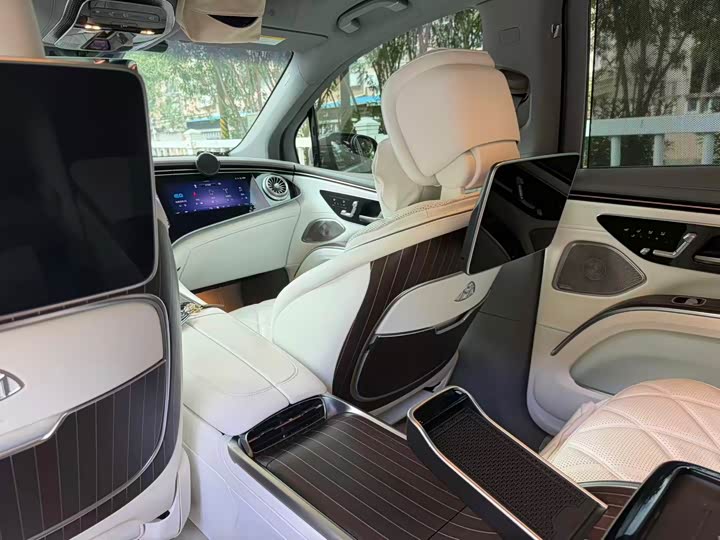 Mercedes-Benz Maybach EQS SUV, 2025 — фото 9 из 9