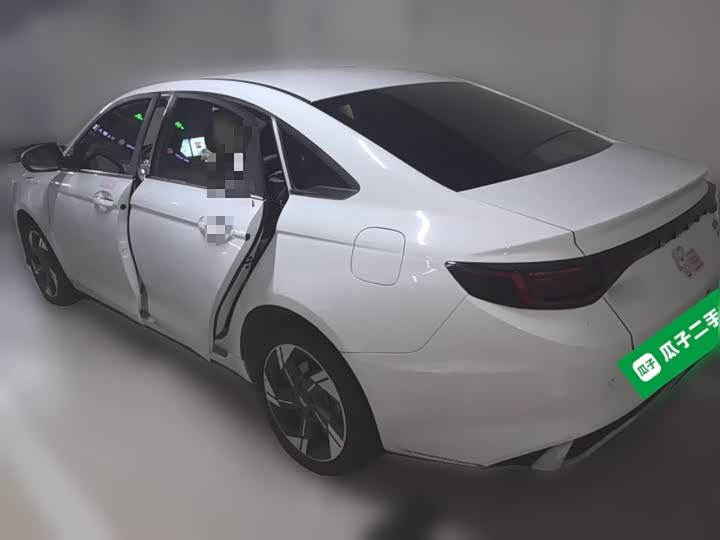 Geely Emgrand L Hi·P Hybrid, 2025 — фото 4 из 9