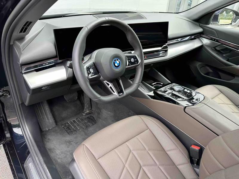 BMW i5, 2025 — фото 7 из 10