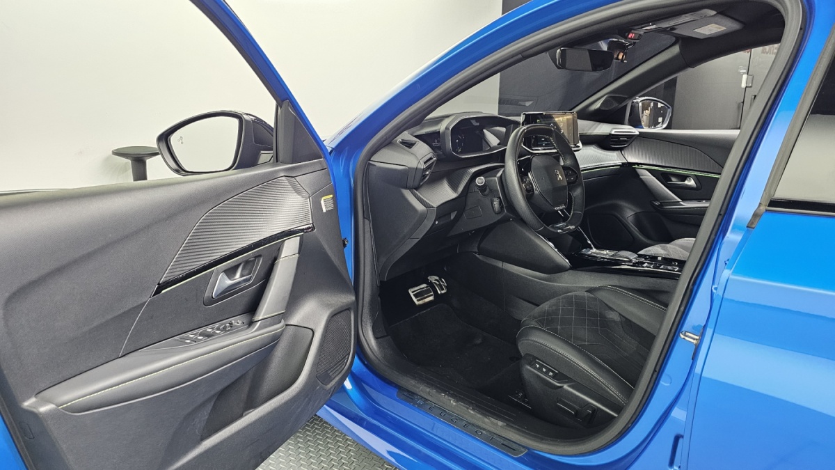 Peugeot 208, 2023 — фото 10 из 12