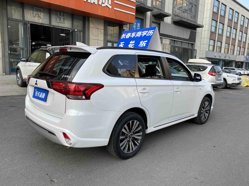Mitsubishi Outlander, 2022 — фото 6 из 10