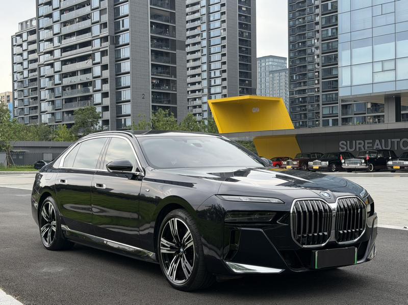 BMW i7, 2024 — фото 3 из 12
