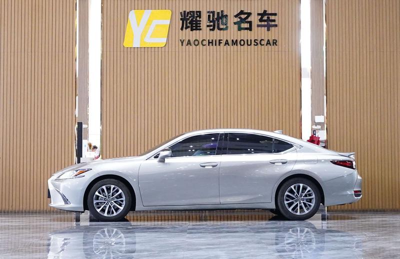 Lexus ES, 2023 — фото 3 из 10